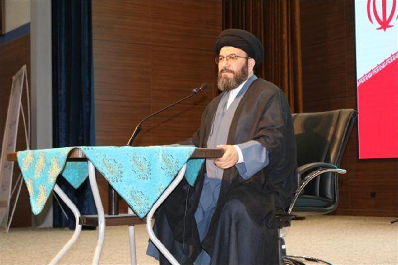 فعالان قرآنی نسبت به مسائل روز جامعه دغدغه مند باشند